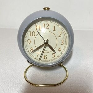 Retro Alarm Clock Desktop Small Alarm
 Quartz Battery operated. Self standing.
